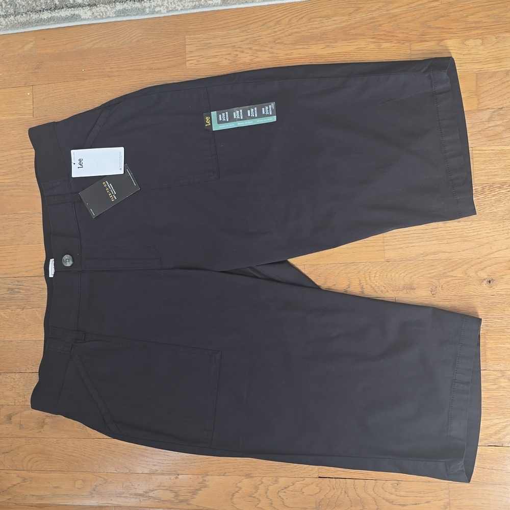 LEE BRAND WOMEN'S PLUS SIZE BLACK CAPRI PANTS SIZE 20W
